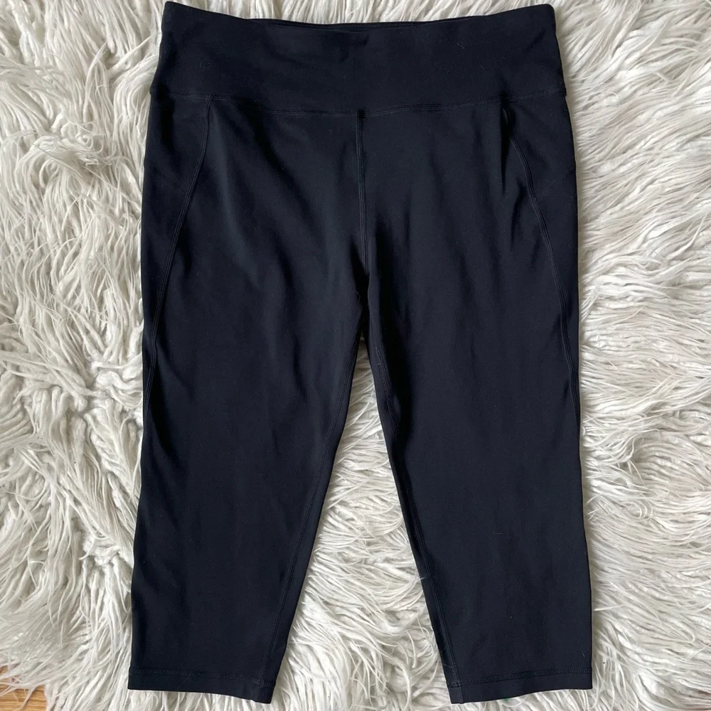 Sweaty Betty Black All Day Contour Capri Gym Leggings SB314 EUC Size Medium